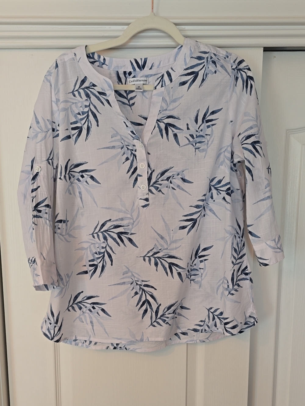 croft & barrow White Top with Navy Leaf Print